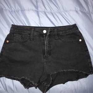Black Denim Short Shortssss! Super cute